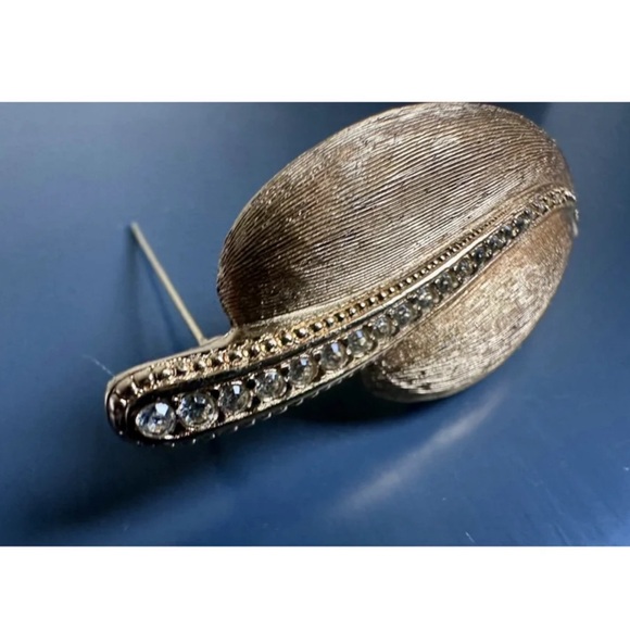 Christian Dior vintage rhinestone encrusted leaf brooch from the 80s - Picture 5 of 8